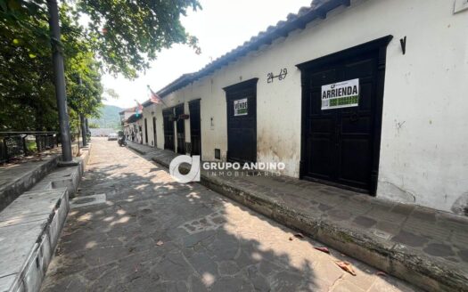 Se Arrienda o Se Vende Casa Comercial- Giron