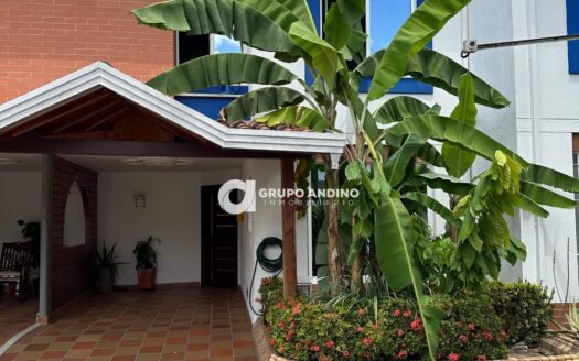 Se Vende Casa en el Conjunto Pinar de Versalles – Floridablanca