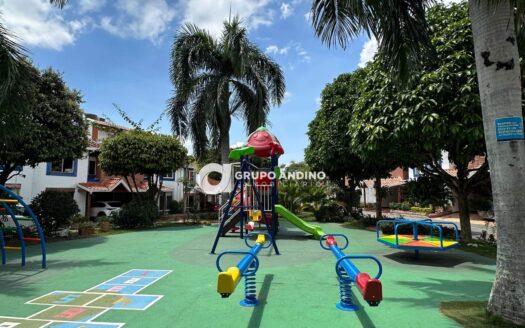 Se Vende Casa en el Conjunto Pinar de Versalles – Floridablanca