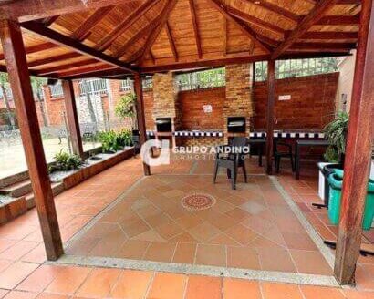 Se Vende Casa Esquinera en el Conjunto Cañaveral Country – Floridablanca