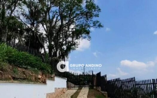 Se Vende Casa campestre Vía al aeropuerto a 1km antes del peaje – Lebrija