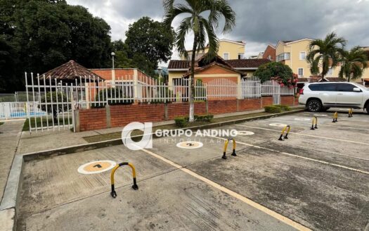 Se Vende Casa en el Condominio Prados de Cañaveral – Floridablanca