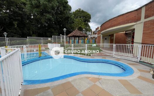 Se Vende Casa en el Condominio Prados de Cañaveral – Floridablanca