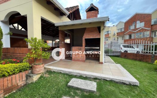 Se Vende Casa en el Condominio Prados de Cañaveral – Floridablanca