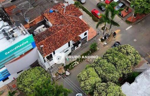 Se Vende Casa Esquinera Comercial al frente del Club Unión – Bucaramanga