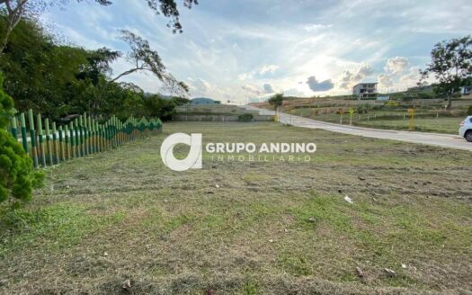 Se Vende Lote de Oportunidad Condominio Park House, Ruitoque bajo – Girón.