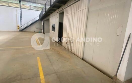 Se arrienda bodega a pocos pasos de cenfer