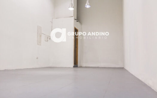Se vende local en el Centro Comercial Megamall