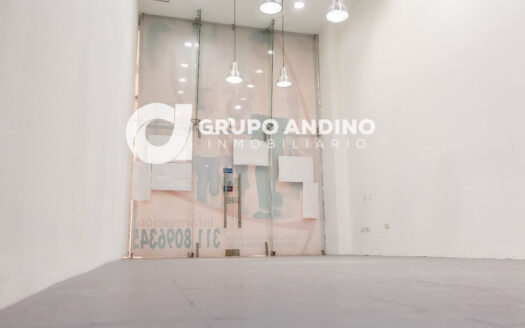 Se vende local en el Centro Comercial Megamall