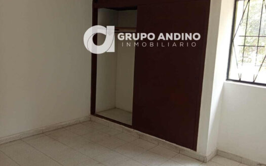 Se arrienda casa de tres niveles en la ceiba