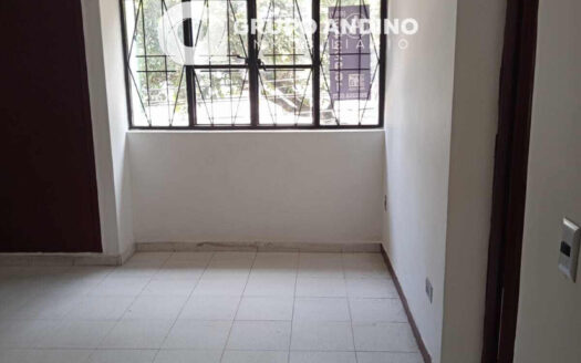 Se arrienda casa de tres niveles en la ceiba