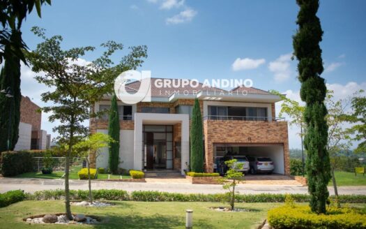 Se vende Casa en el Condominio Ruitoque la Montaña
