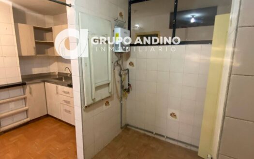 se vende apartamento en el edificio los pirineos de cabecera