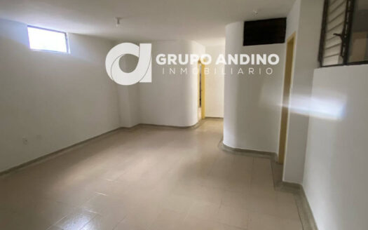 se vende apartamento en el edificio los pirineos de cabecera