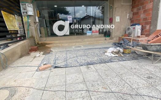 Se arrienda Local Comercial Barrio la Fontana-Edificio Palmas de la Fontana 2