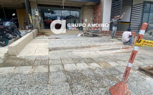 Se arrienda Local Comercial Barrio la Fontana-Edificio Palmas de la Fontana 2