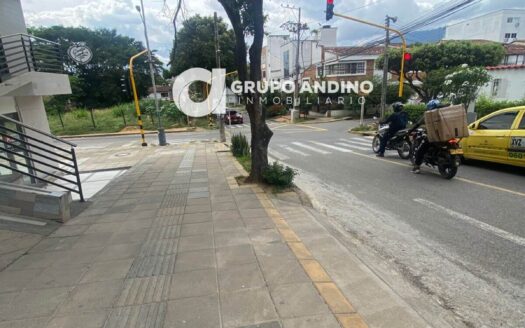 Se arrienda Local Comercial Barrio la Fontana-Edificio Palmas de la Fontana 2
