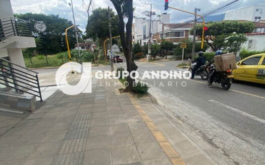 Se arrienda Local Comercial Barrio la Fontana-Edificio Palmas de la Fontana