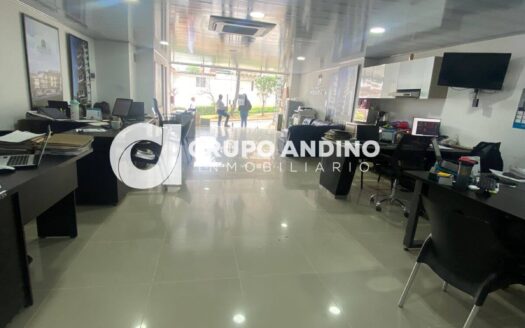 Se arrienda Local Comercial Barrio la Fontana-Edificio Palmas de la Fontana