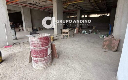 Se arrienda Local Comercial Barrio la Fontana-Edificio Palmas de la Fontana 2