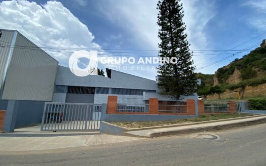 Se arrienda bodega en Girón