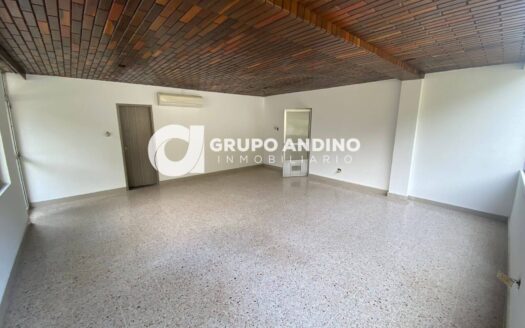 Se arrienda bodega en Girón