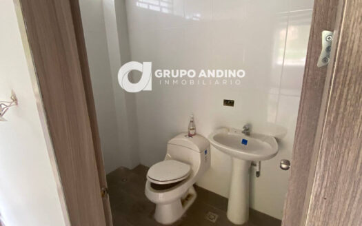 Se arrienda bodega en Girón