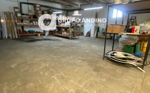 Se arrienda local comercial con amplia bodega en la calle 61