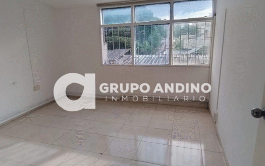 Local en Conucos sobre Av Gonzalez Valencia