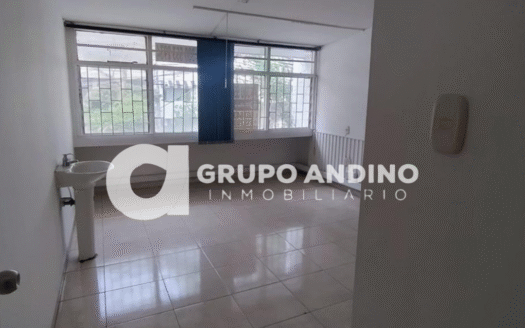 Local en Conucos sobre Av Gonzalez Valencia