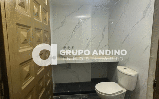 Se arrienda local en Cabecera