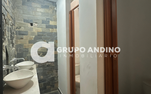 Se arrienda local en Cabecera