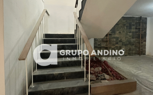 Se arrienda local en Cabecera