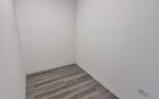 Arriendo exclusiva oficina de 73 m² en Metropolitan Business Park, la torre empresarial más prestigiosa y mejor ubicada de la ciudad.