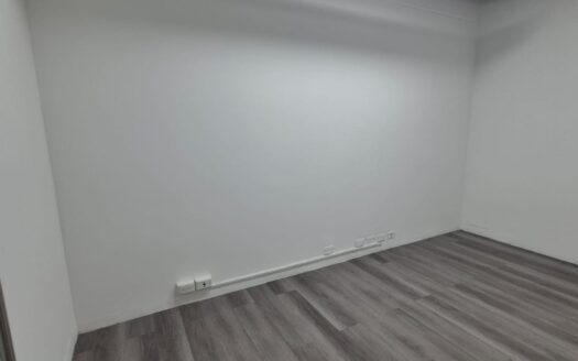 Arriendo exclusiva oficina de 73 m² en Metropolitan Business Park, la torre empresarial más prestigiosa y mejor ubicada de la ciudad.